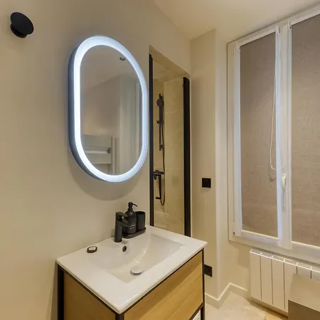 Apartment Les Reflets Des Martyrs I 3ch I 2sdb I Clim Paris